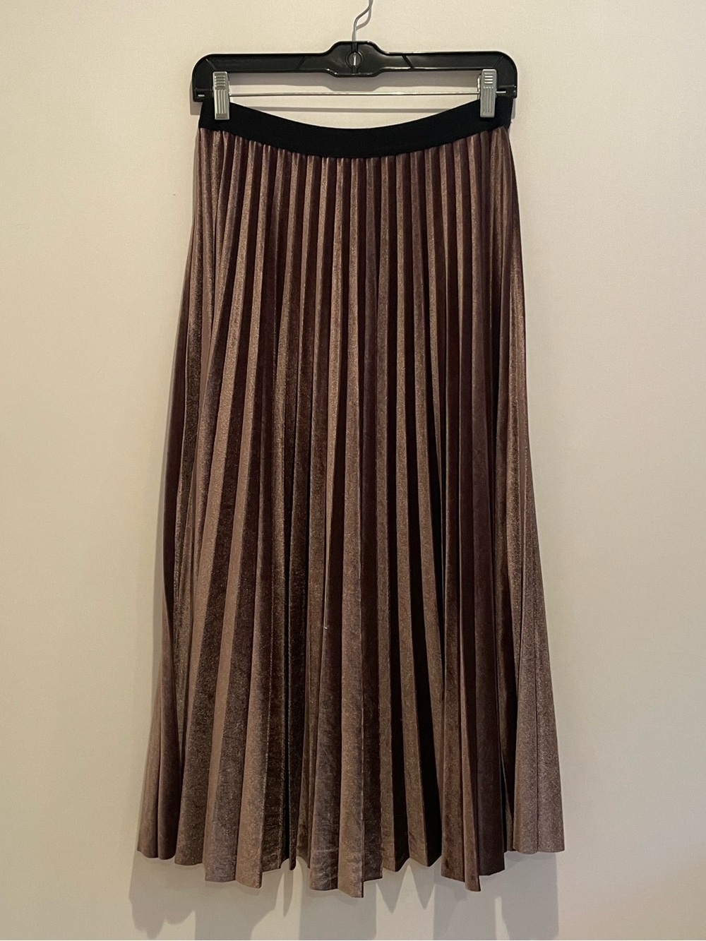 Jaclyn Smith Velvet Taupe Pleated Midi Skirt EUC - size L